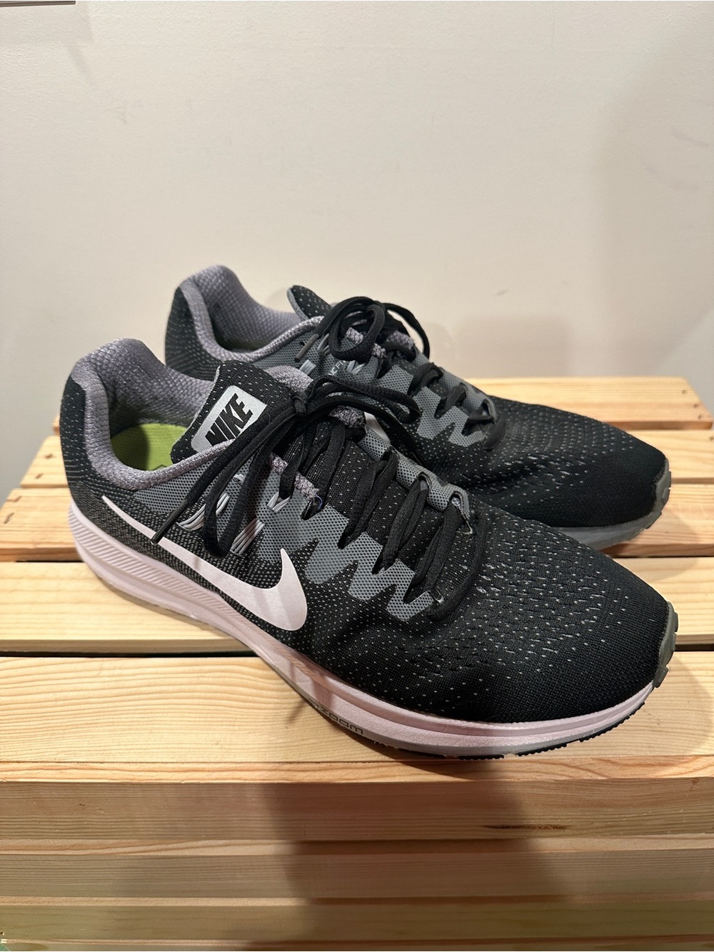 Nike Men’s Black, Gray and White Training Sneakers 10.5